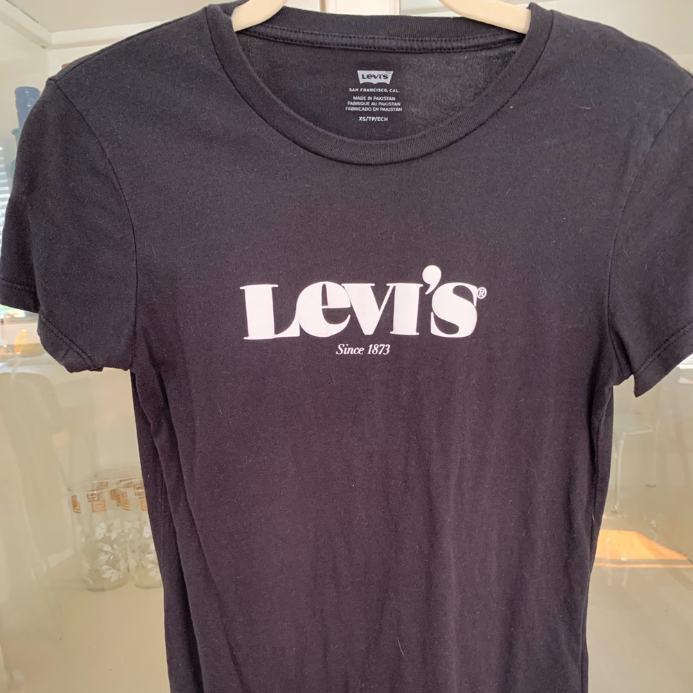Retro Levi’s Black Tee with White Logo Women’s Size XS